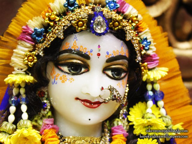 Sri Radha Close up Wallpaper (008) Size 2400×1800 Download