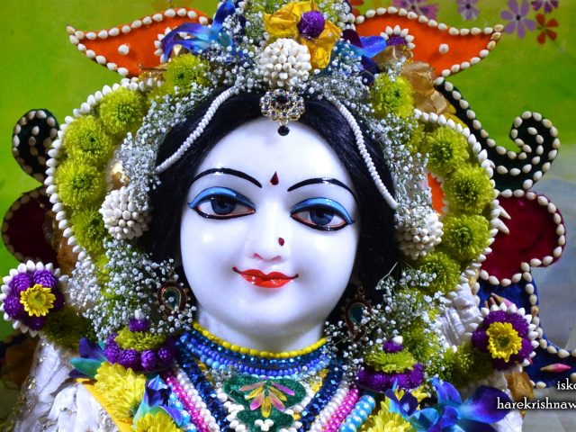 Sri Radha Close up Wallpaper (009) Size 2400×1350 Download
