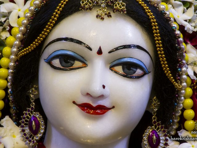 Sri Radha Close up Wallpaper (011) Size 2400×1350 Download