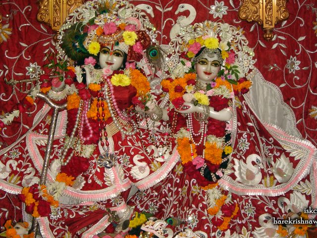 Sri Sri Radha Giridhari Wallpaper (012) Size 2400×1350 Download
