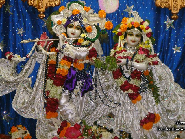 Sri Sri Radha Giridhari Wallpaper (020) Size 2400×1350 Download