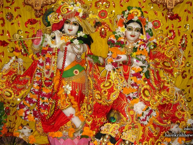 Sri Sri Radha Giridhari Wallpaper (024) Size 2400×1350 Download