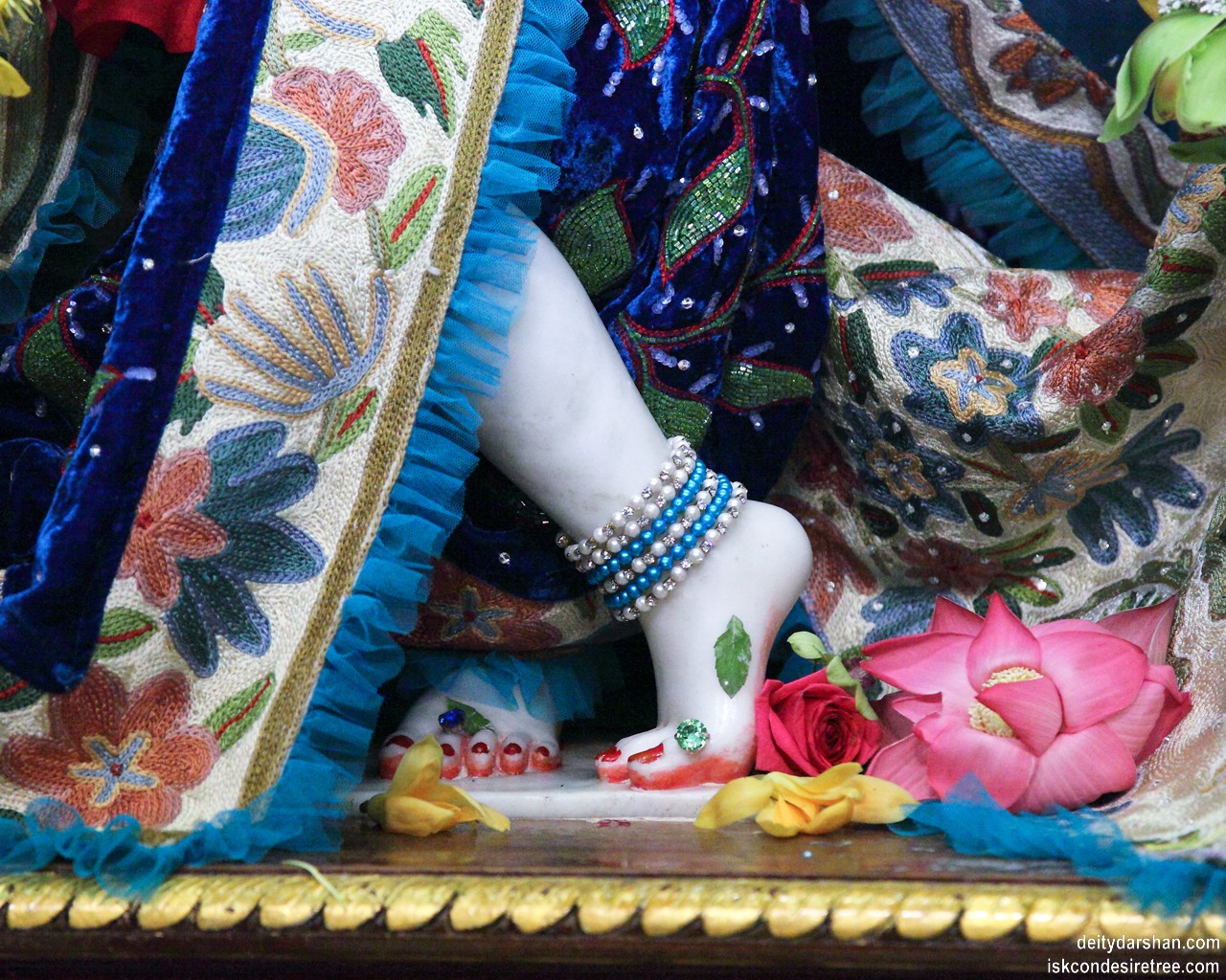 Sri Gopinath Feet Wallpaper (001) Size 1280x1024 Download