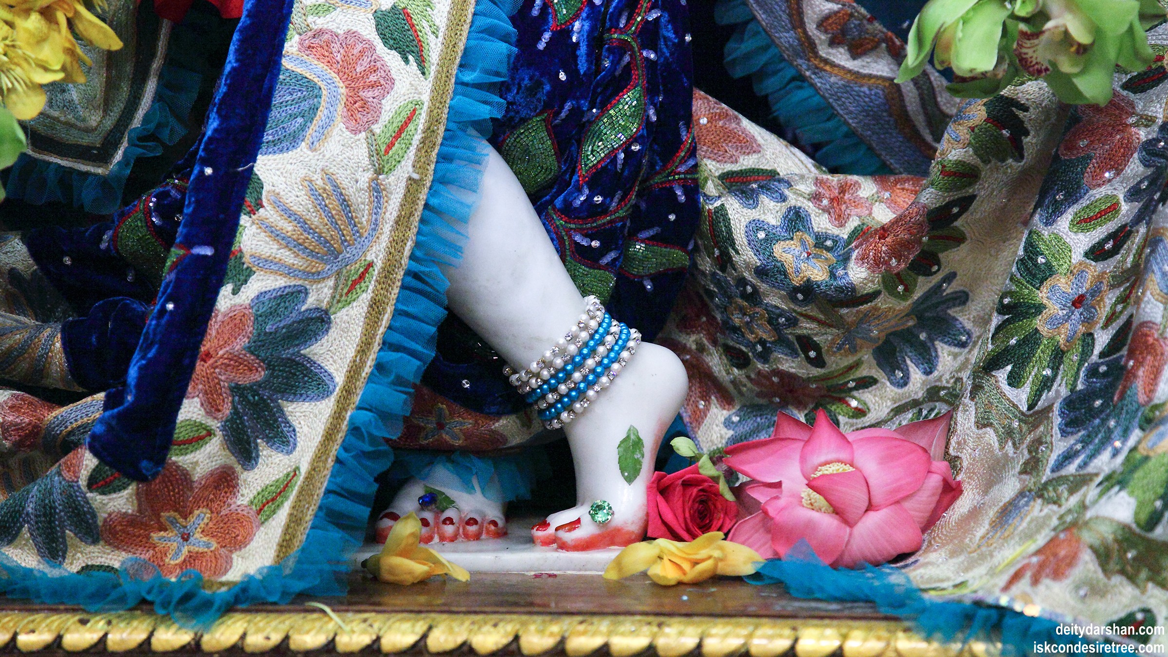 Sri Gopinath Feet Wallpaper (001) Size 2400x1350 Download
