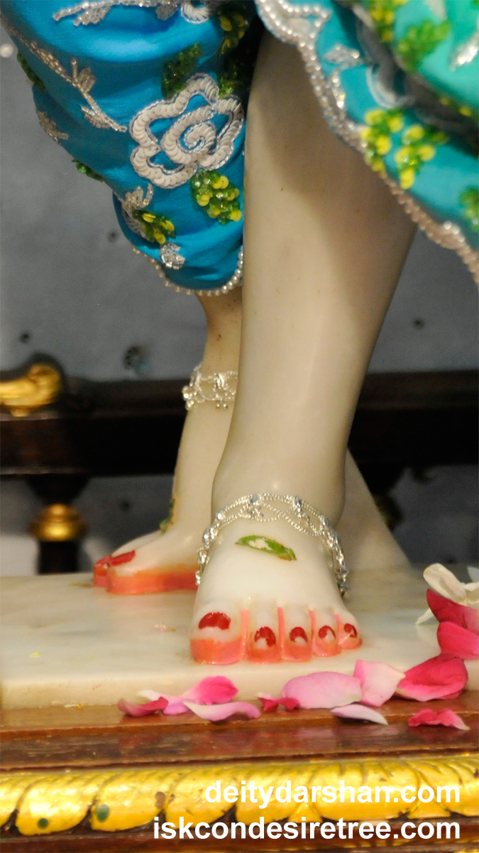 Sri Gaurachandra Feet Wallpaper (004) Size 675x1200 Download