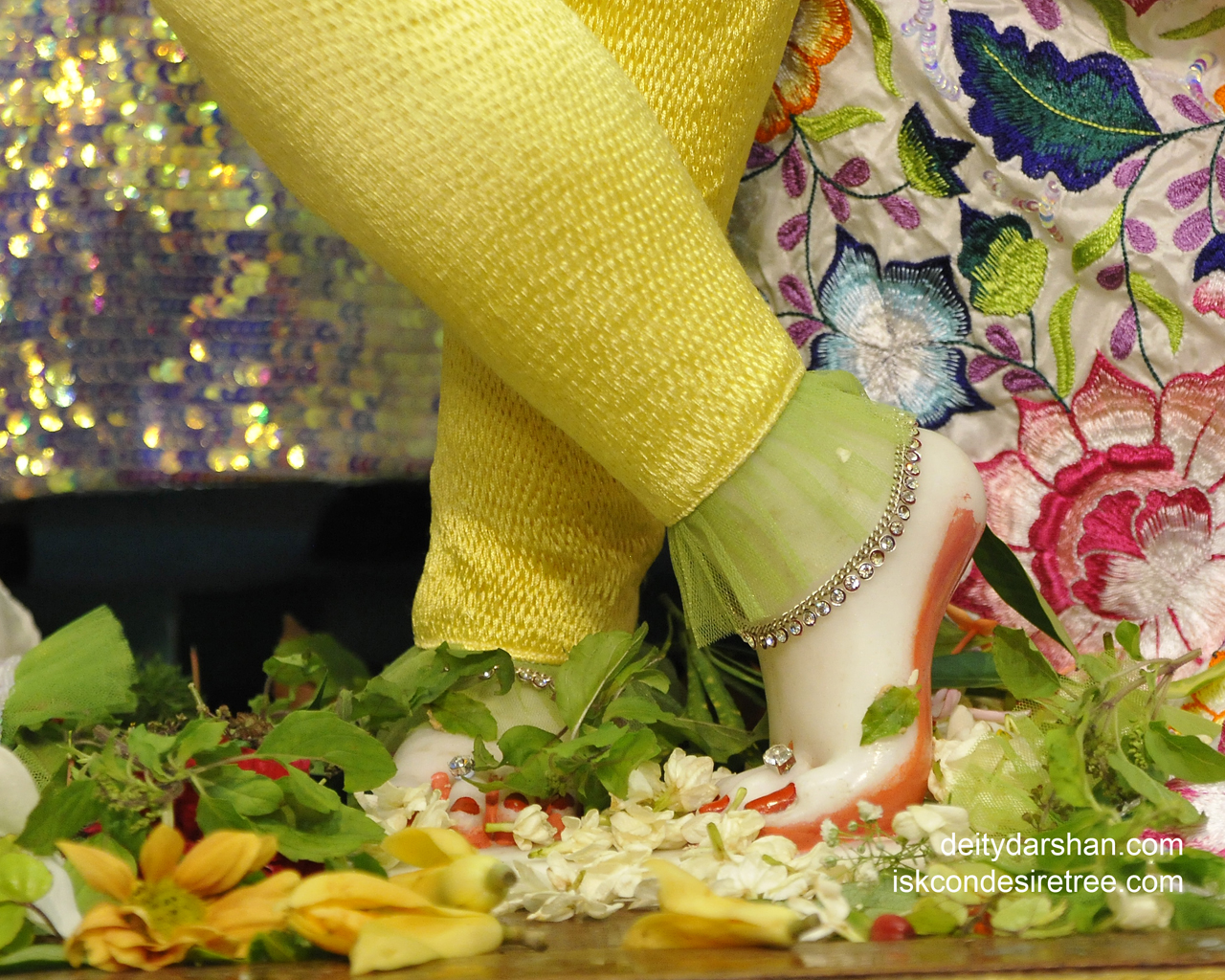 Sri Gopinath Feet Wallpaper (006) Size 1280x1024 Download