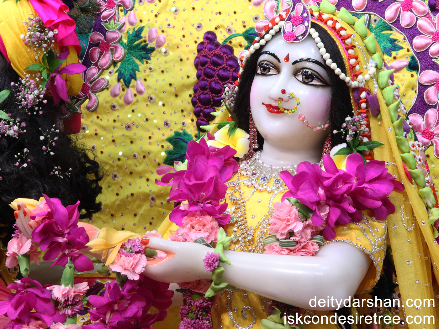 Srimati Radharani Close up Wallpaper (055) Size 1400x1050 Download