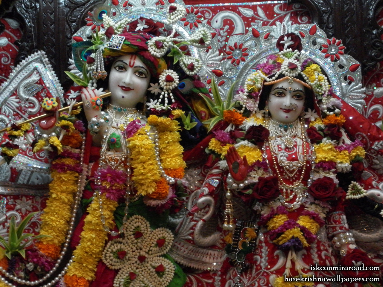 Sri Sri Radha Giridhari Close up Wallpaper (021) Size 1280x960 Download