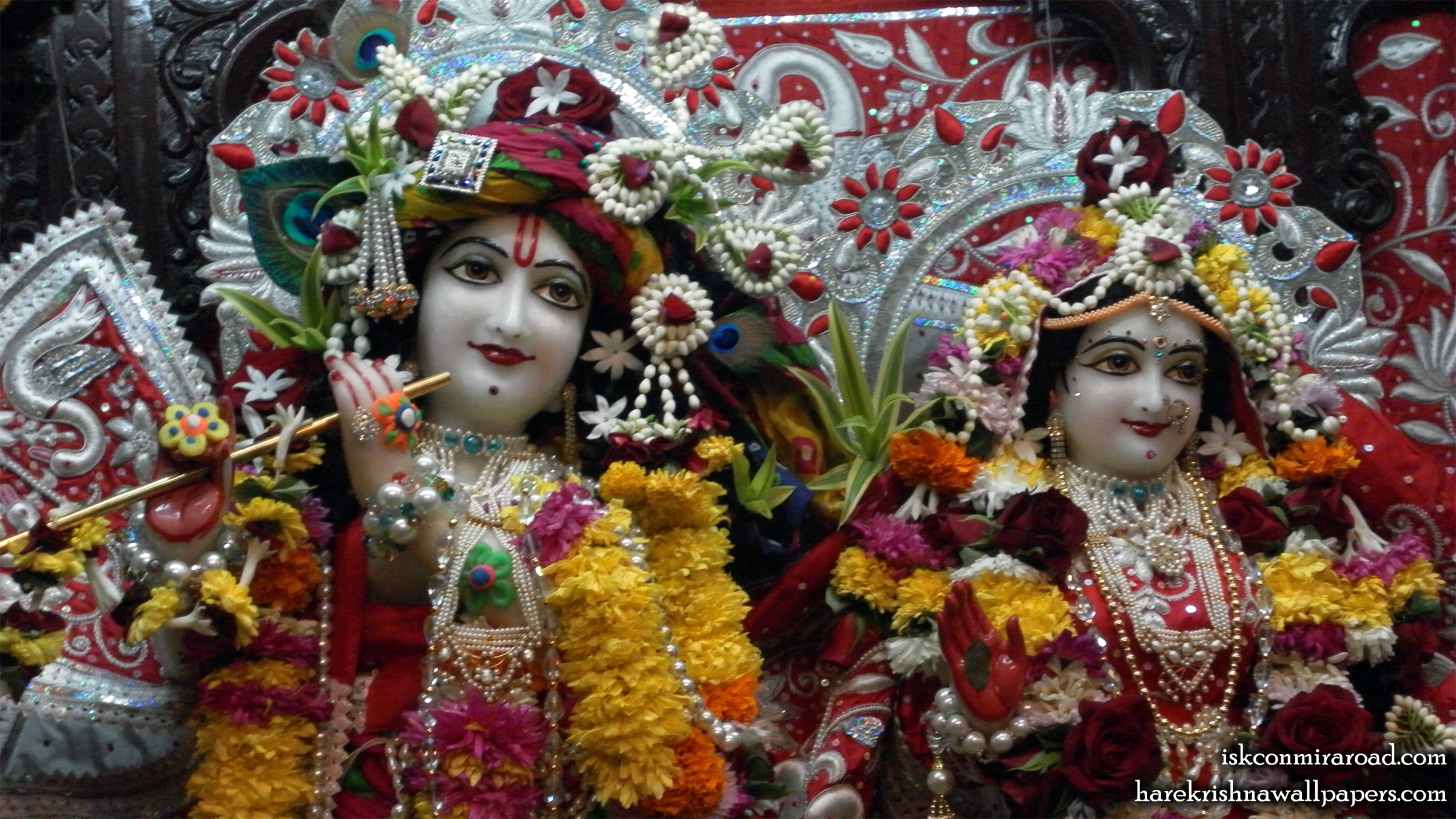 Sri Sri Radha Giridhari Close up Wallpaper (022) Size 2400x1350 Download