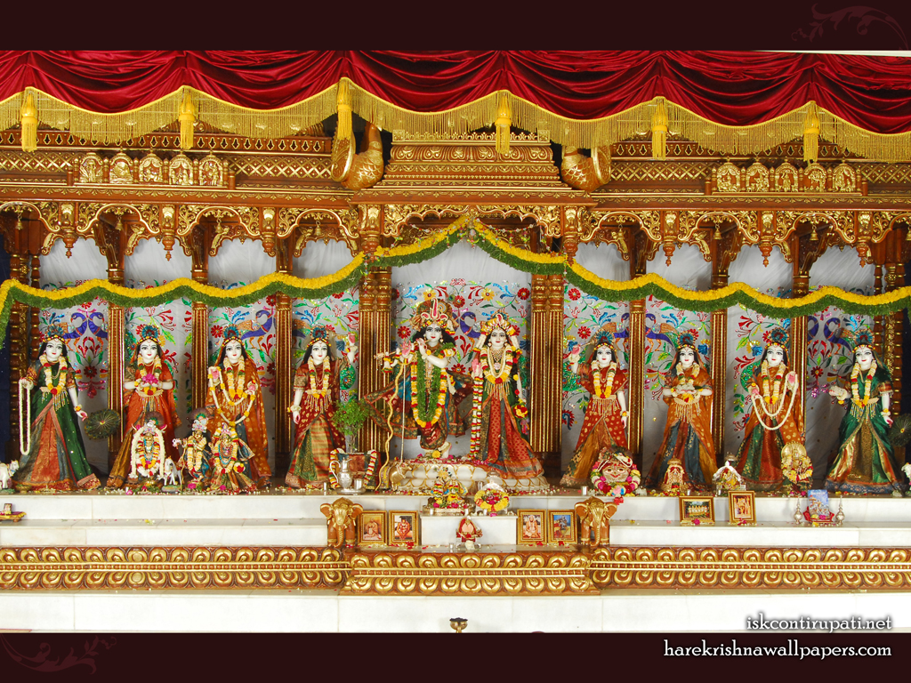 Sri Sri Radha Govinda with Ashtasakhi Wallpaper (002) Size 1024x768 Download