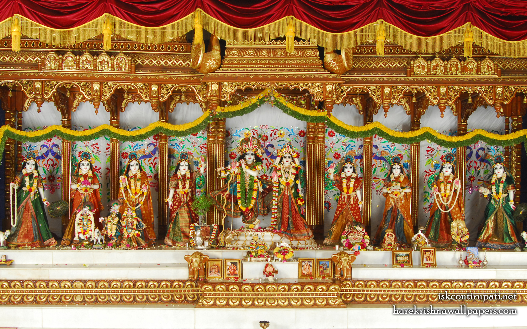 Sri Sri Radha Govinda with Ashtasakhi Wallpaper (002) Size 1680x1050 Download