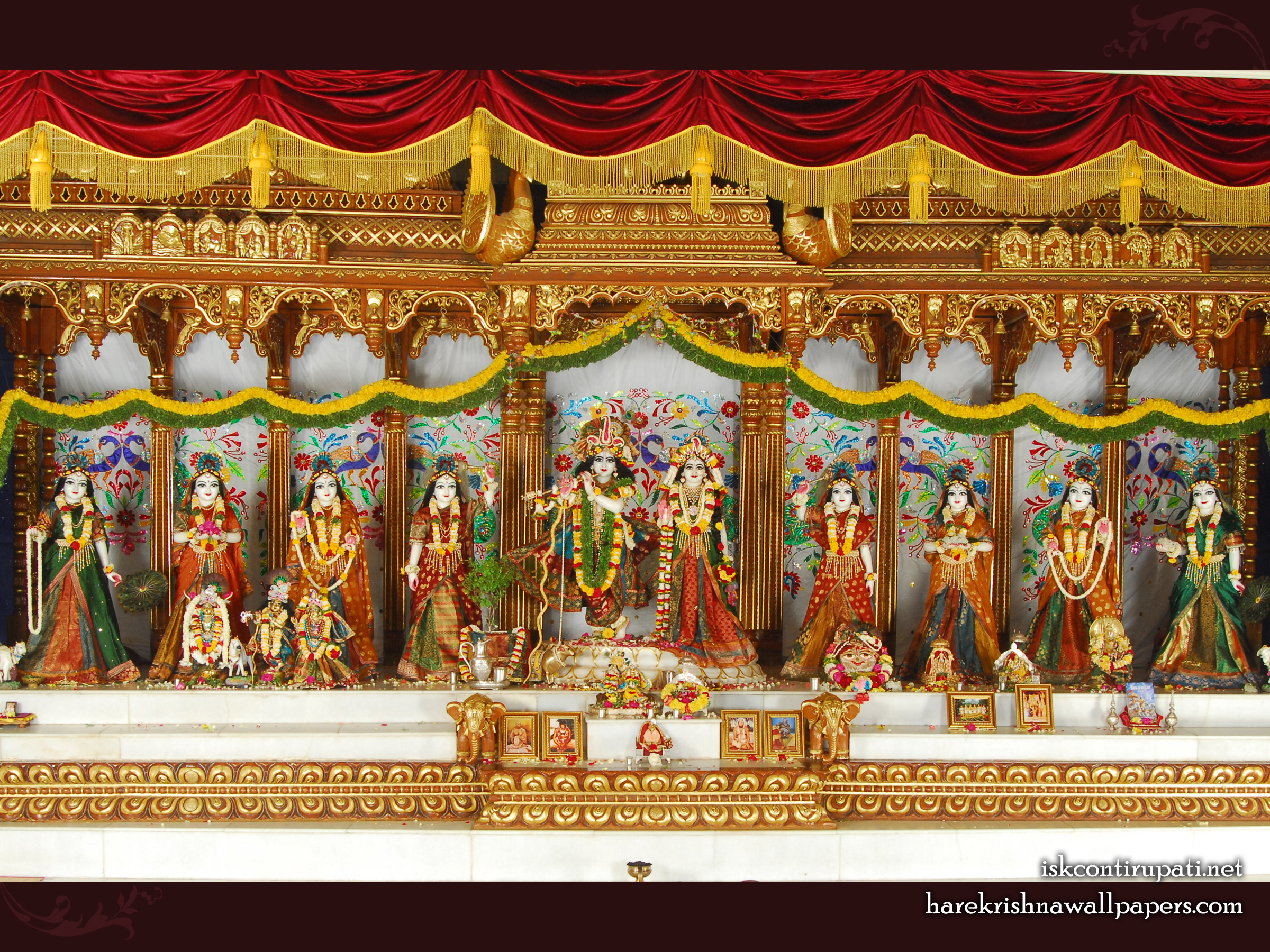 Sri Sri Radha Govinda with Ashtasakhi Wallpaper (002) Size 2400x1800 Download