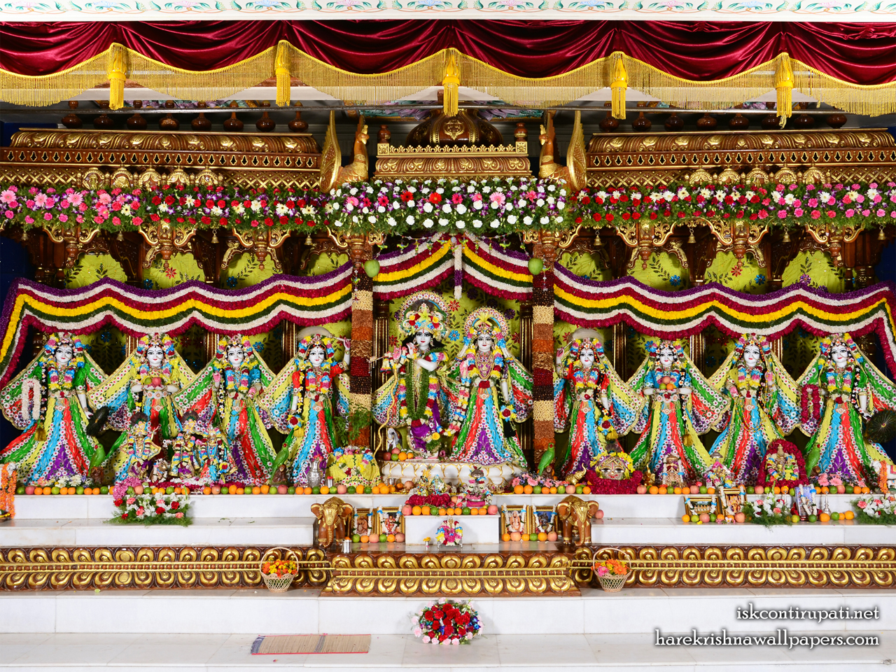 Sri Sri Radha Govinda with Ashtasakhi Wallpaper (003) Size 1280x960 Download