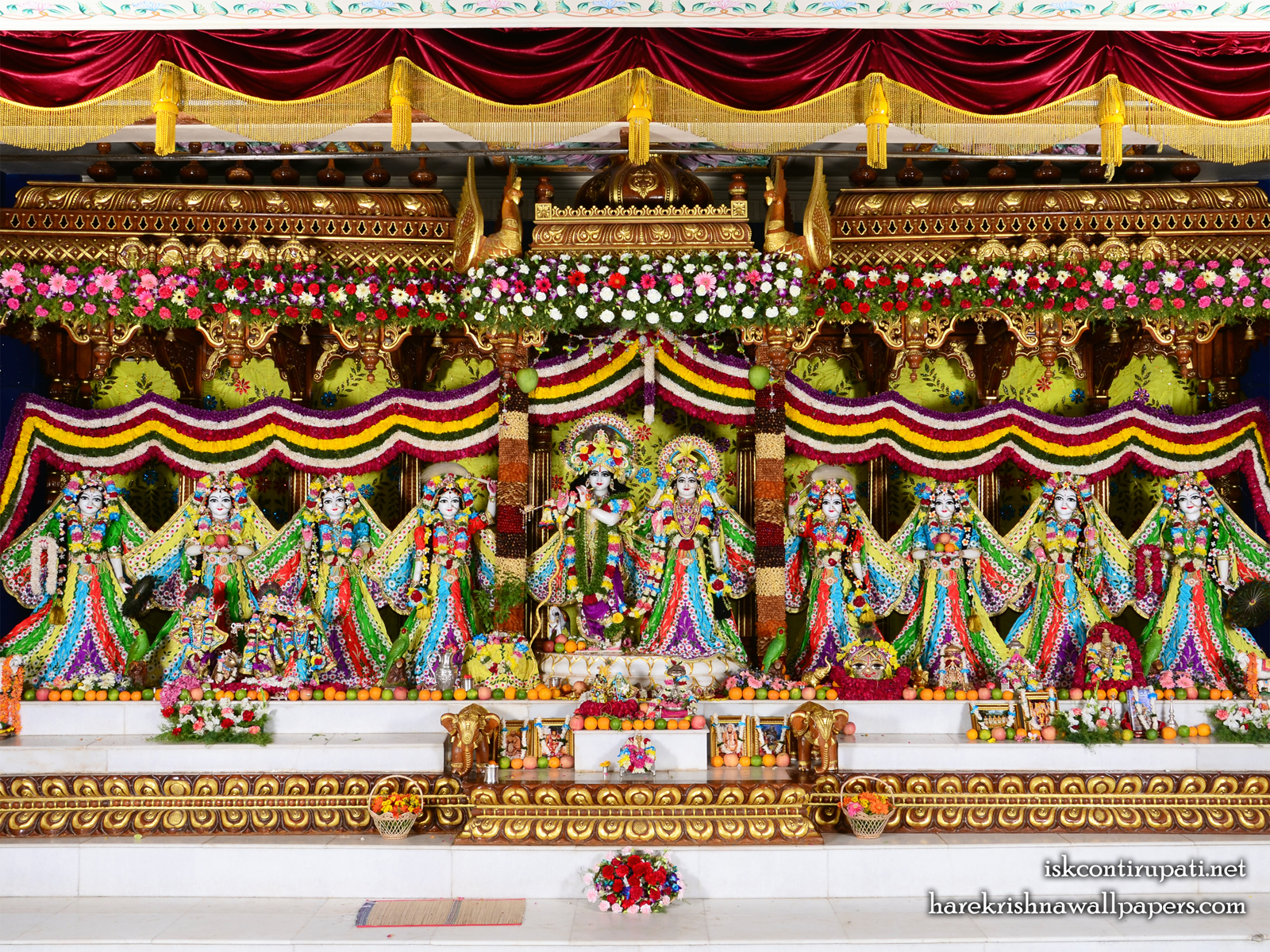 Sri Sri Radha Govinda with Ashtasakhi Wallpaper (003) Size1600x1200 Download