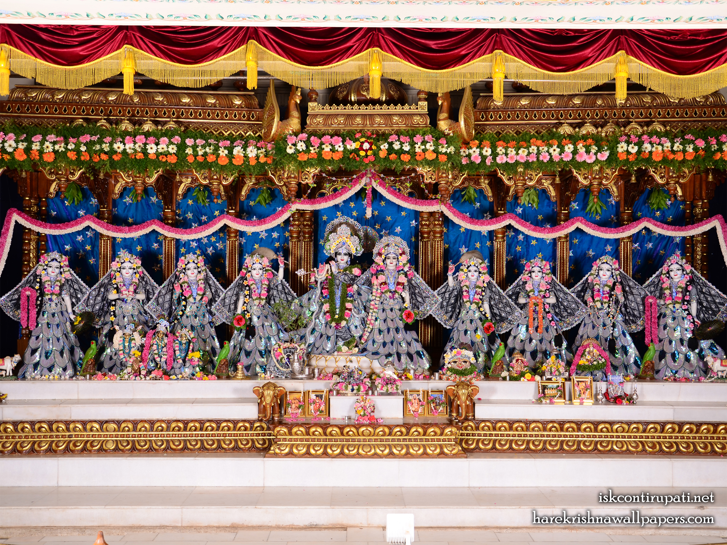 Sri Sri Radha Govinda with Ashtasakhi Wallpaper (004) Size 2400x1800 Download