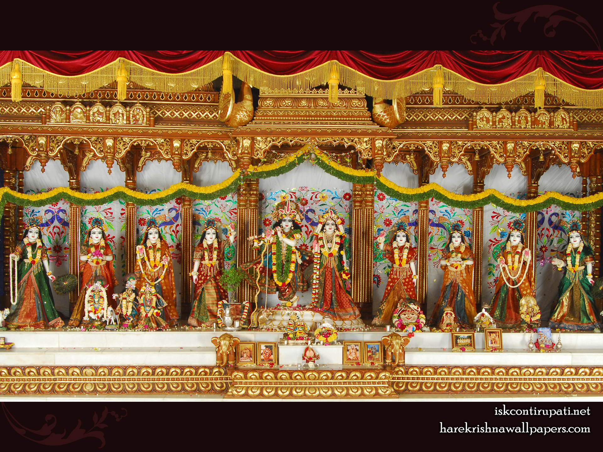 Sri Sri Radha Govinda with Ashtasakhi Wallpaper (006) Size 1920x1440 Download