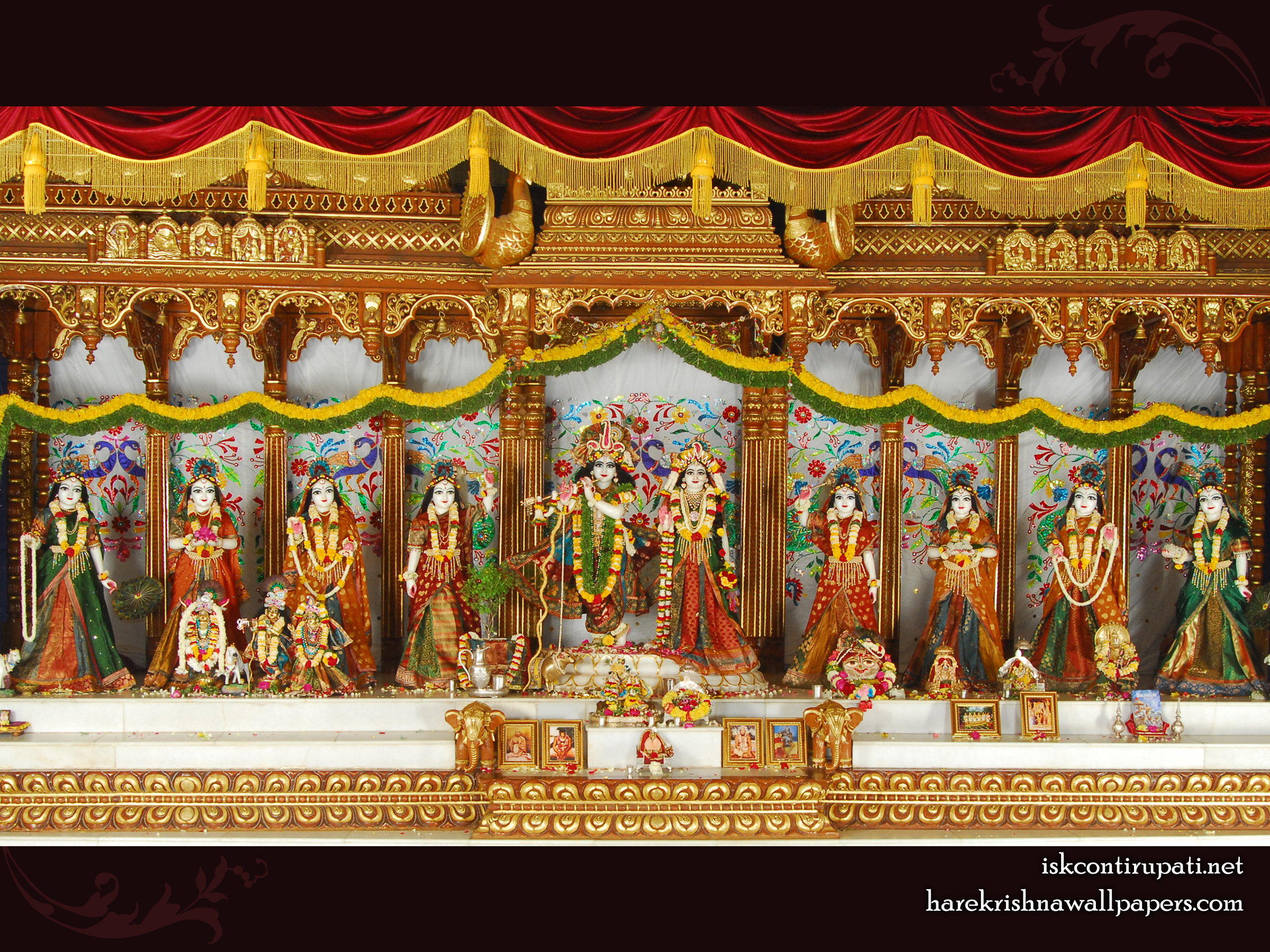 Sri Sri Radha Govinda with Ashtasakhi Wallpaper (006) Size 2400x1800 Download