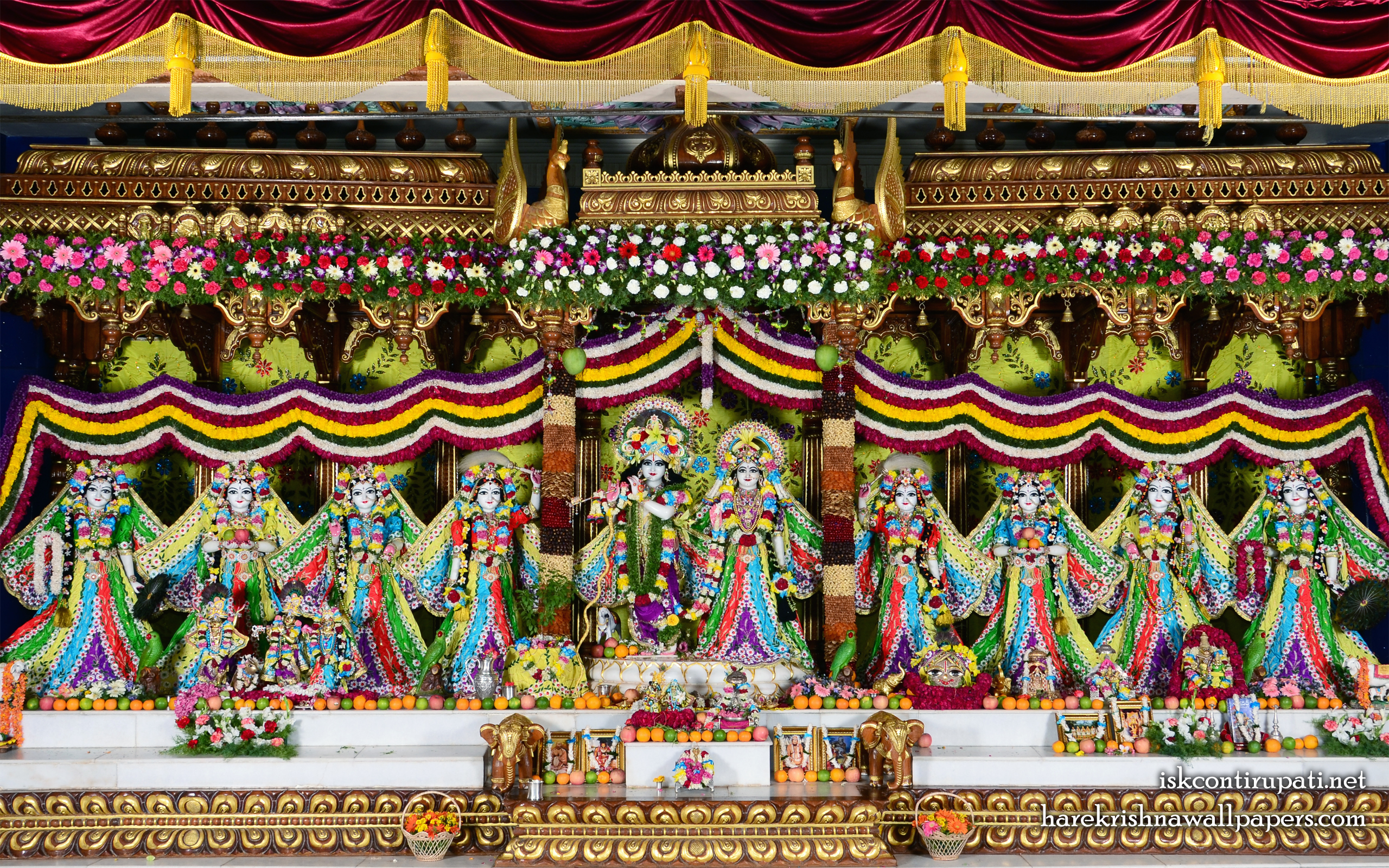 Sri Sri Radha Govinda with Ashtasakhi Wallpaper (007) Size 2560x1600 Download