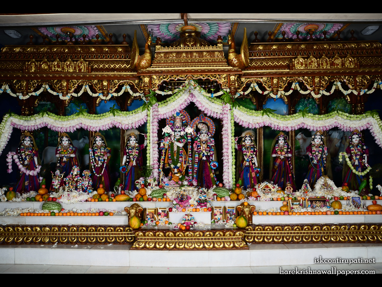 Sri Sri Radha Govinda with Ashtasakhi Wallpaper (008) Size 1280x960 Download