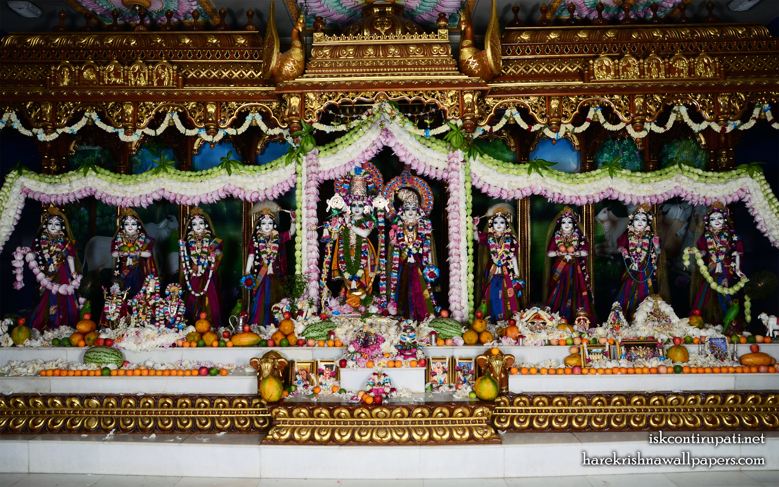 Sri Sri Radha Govinda with Ashtasakhi Wallpaper (008) Size 2560x1600 Download