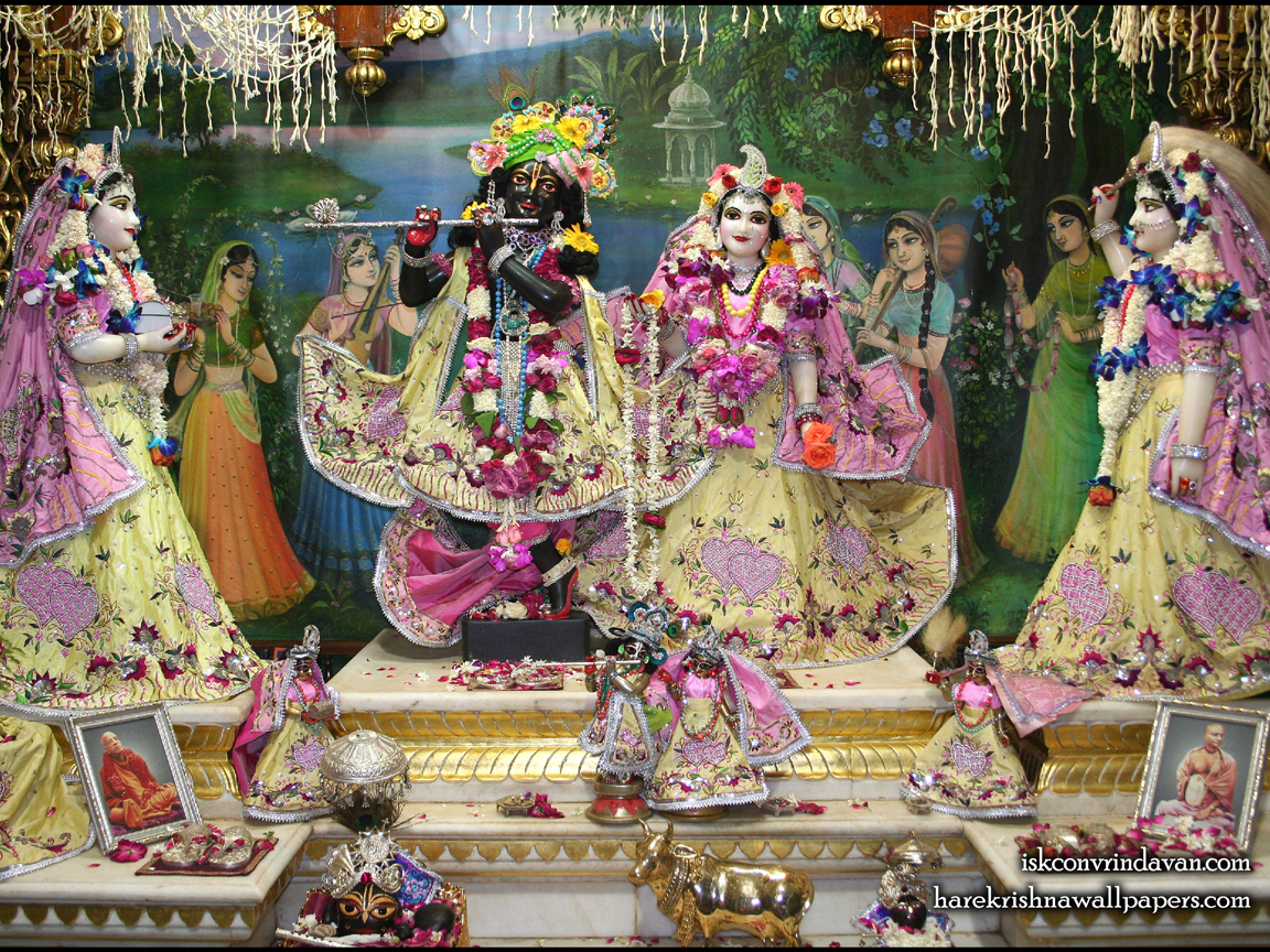 Sri Sri Radha Shyamsundar with Lalita Vishakha Wallpaper (006) Size 1152x864 Download